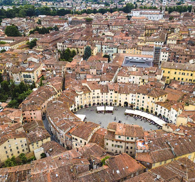 Dimora Leonardo. Centro Storico. Appartement Lucca Buitenkant foto