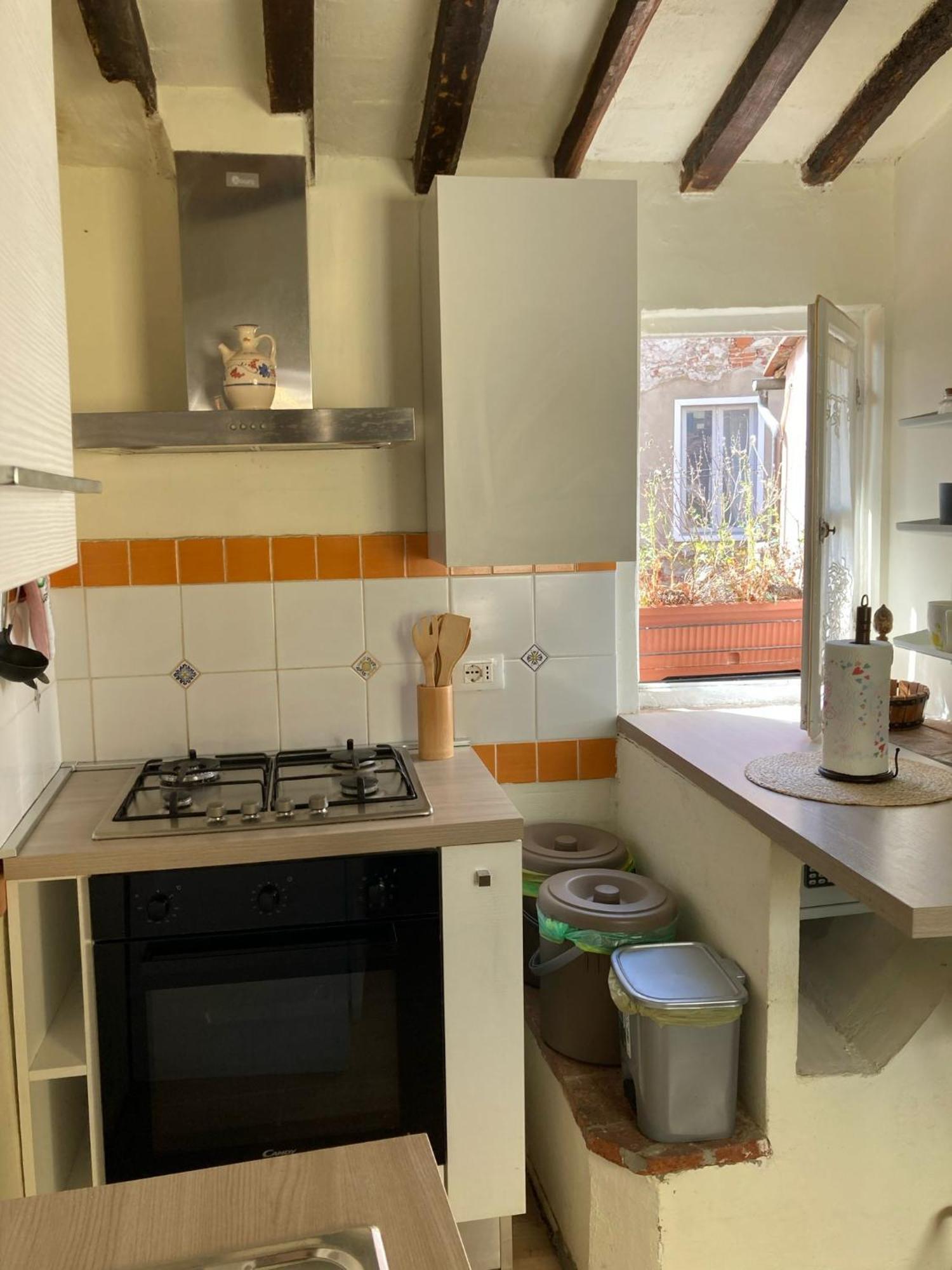 Dimora Leonardo. Centro Storico. Appartement Lucca Buitenkant foto
